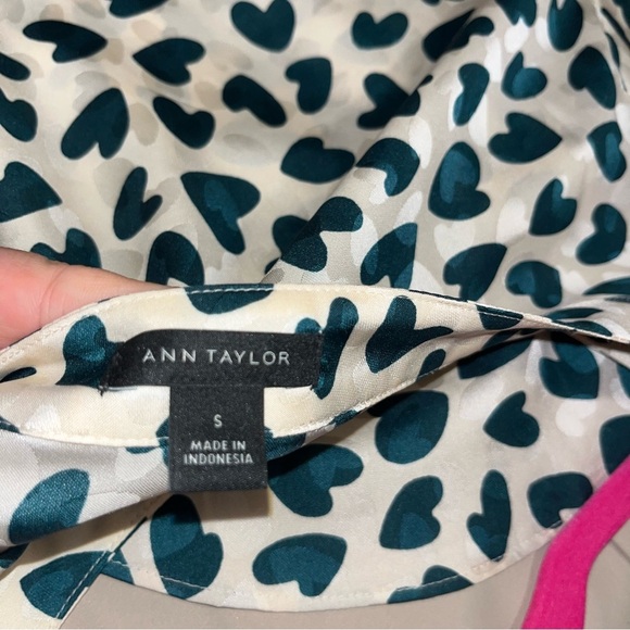 Ann Taylor long sleeve blouse cream green heart print small S - Picture 5 of 5